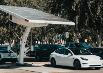 Pourquoi l’industrie automobile passe aux voitures électriques en Cote d’Ivoire