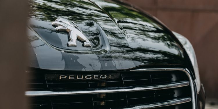 Quelle est la Voiture Qui te Convient le mieux? Une Comparaison des Deux Meilleures Voitures en Côte d’Ivoire