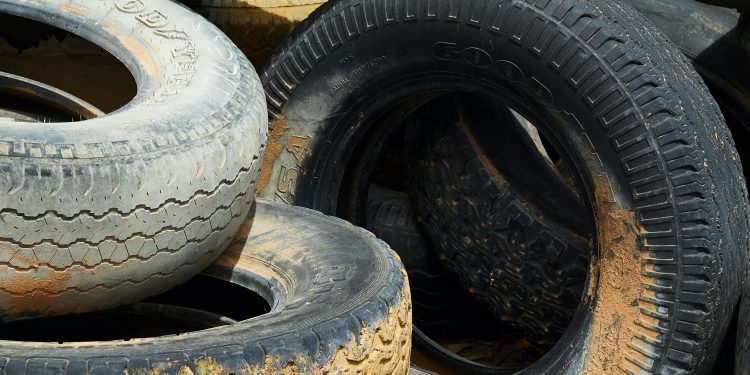 Le Problème des Pneus Usagés en Côte d’Ivoire : Une Préoccupation Croissante