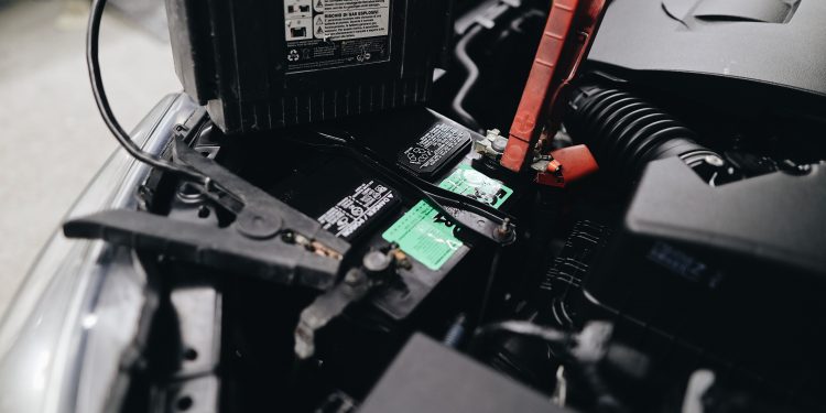 Comment Remplacer et Maintenir Facilement Les Câbles de Batterie de Voiture en Côte d’Ivoire