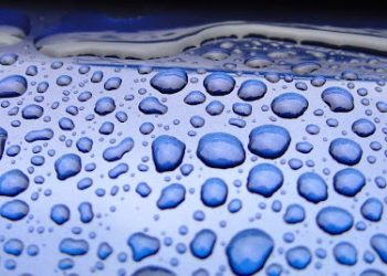 Comment se Débarrasser Facilement Des Taches D’eau Sur Votre Voiture en Côte d’Ivoire