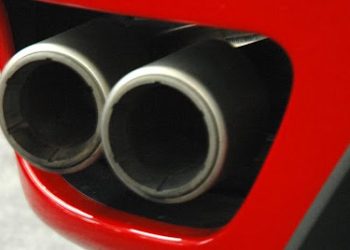 Diagnostiquer le Problème : La Voiture Fait des Bruits Forts Lors de L’accélération en Côte d’Ivoire