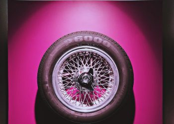 Nouveaux Pneus à L’avant ou à L’arrière – Tout ce qu’un Conducteur Ivoirien Doit Savoir