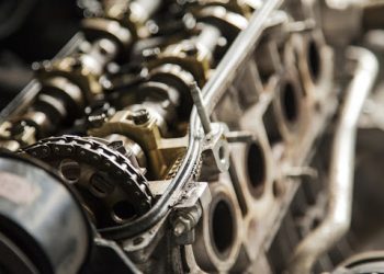 Un Avertissement Pour Les Conducteurs En Côte d’Ivoire : Pourquoi Vous Ne Devriez Jamais Trop Remplir Votre Moteur