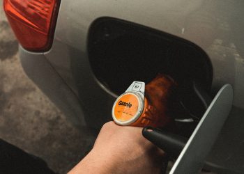 Pourquoi Les Véhicules Ont-Ils Une Porte De Réservoir D’essence De Différents Côtés?