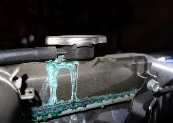 Liquide De Refroidissement Qui Fuit Du Bas De La Voiture? Voici Où Vous Devriez Chercher