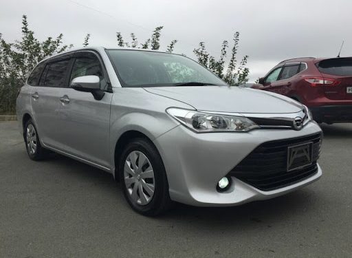 Revue de la Toyota Fielder 2016
