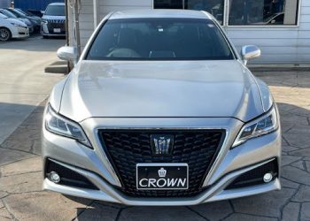 Revue de Voiture: Toyota Crown 2018