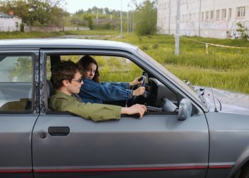 Comment Bien S’entendre Avec une Voiture lors d’une Visite en Côte d’Ivoire