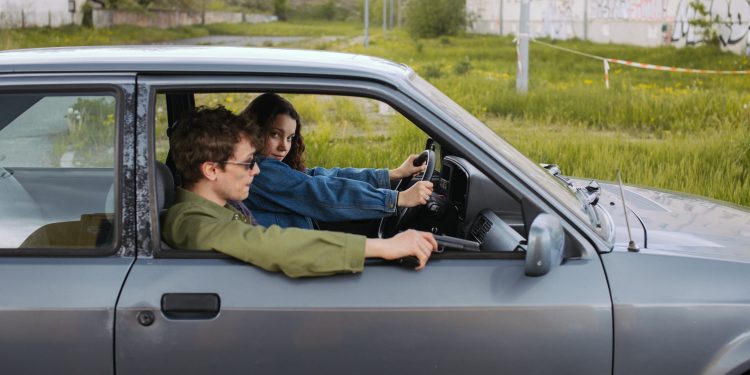 Comment Bien S’entendre Avec une Voiture lors d’une Visite en Côte d’Ivoire