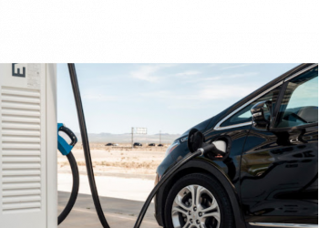 À Quelle Vitesse une Borne de Recharge Charge-T-Elle une Voiture?