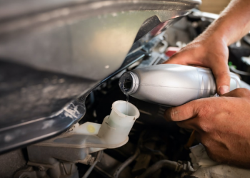 6 Signes Indiquant Qu’il Est Temps de Changer le Liquide de Frein
