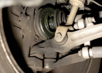 6 Symptômes d’un Mauvais Arbre de Transmission et Comment le Réparer