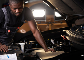 5 Signaux d’Alarme à Surveiller dans les Garages de Réparation Automobile en Côte d’Ivoire