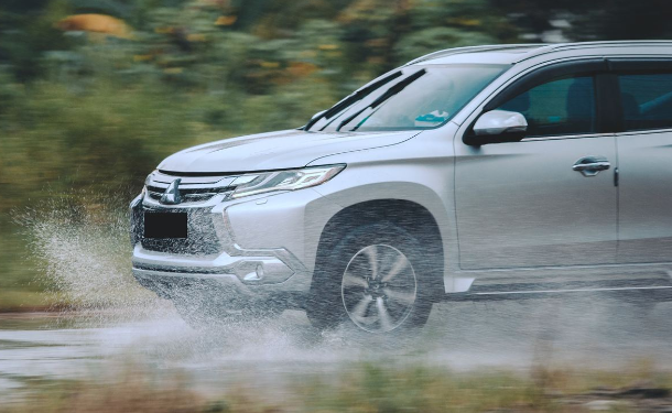 5 Conseils de Sécurité pour Conduire sous la Pluie