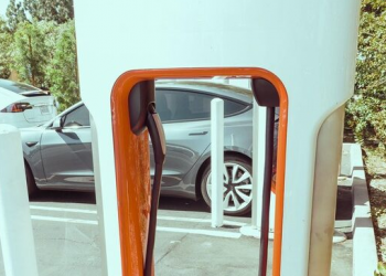Comprendre les connexions au réseau pour les stations de recharge rapide à courant continu