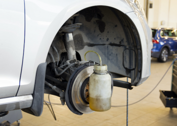 Quand Effectuer un Changement de Liquide de Frein sur votre Voiture