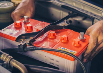 Entretenir la Batterie de Votre Voiture en Côte d’Ivoire : Conseils et Astuces