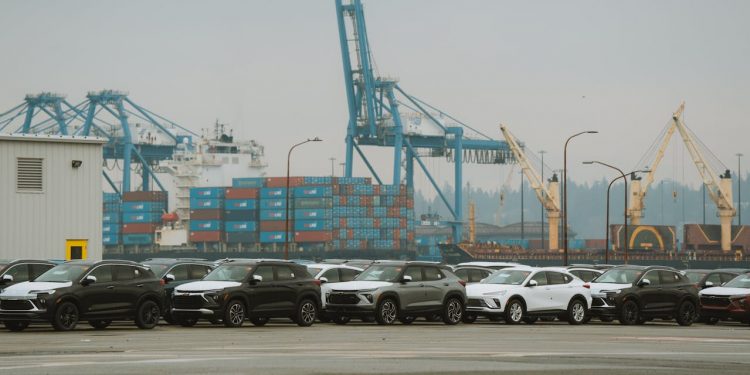 Comment importer une voiture en Côte d’Ivoire : Guide complet