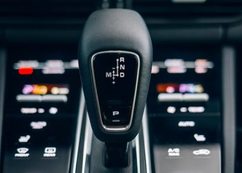 10 Signes Indiquant des Problèmes de Transmission Que Tout Conducteur Doit Connaître