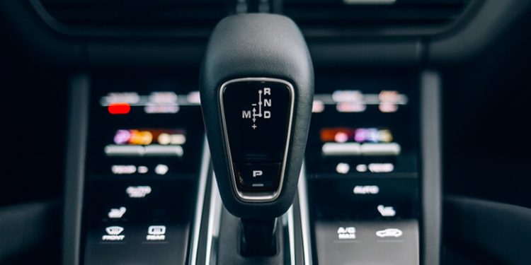 10 Signes Indiquant des Problèmes de Transmission Que Tout Conducteur Doit Connaître
