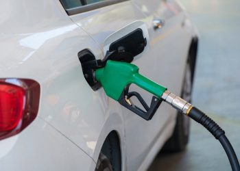 Carburant vs. Électricité : Quelle est la solution la plus économique pour les conducteurs ivoiriens ?