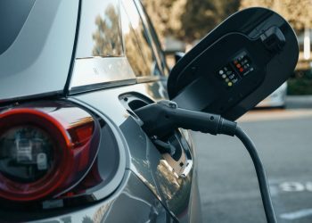 Préparation Optimale pour les Longs Trajets en Voiture Électrique : Le Guide Ultime