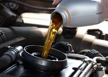 Vérifier le Niveau d’Huile Moteur : Chaud ou Froid ? Guide Pratique pour un Entretien Parfait