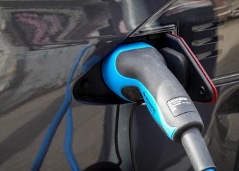 L’Impact Environnemental des Voitures Électriques en Côte d’Ivoire : Sont-elles Vraiment Écologiques ?