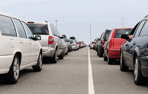 Import voiture occasion CI : âge maximal, taxes & bonnes pratiques 2025
