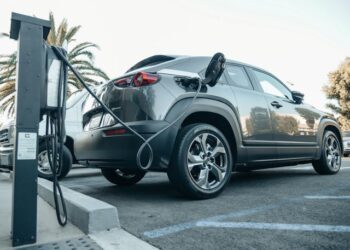 Modèles de véhicules électriques actuels et développement des infrastructures de recharge en Côte d’Ivoire