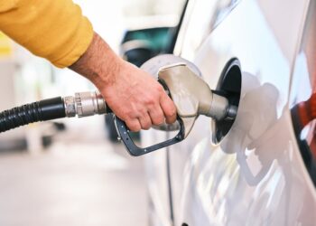 Baisse légère des prix de l’essence et du gasoil en Côte d’Ivoire : un incitatif pour les véhicules économes et électriques ?