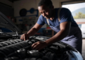 10 Astuces de Maintenance Auto pour les Routes Poussiéreuses d&rsquo;Abidjan