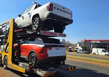 Comment les marques chinoises de véhicules électriques conquièrent le marché VTC à Abidjan