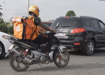 Livreurs à moto à Abidjan : Face à la recrudescence des agressions, quelles précautions prendre ?