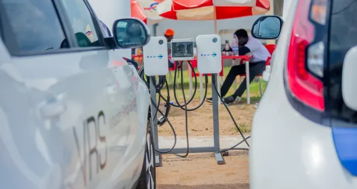 Véhicules électriques en Côte d’Ivoire : l’État passe à l’action en 2026