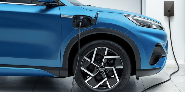 Véhicules électriques en Côte d’Ivoire : pourquoi l’adoption reste limitée